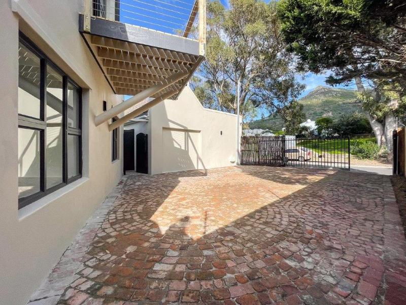 To Let 4 Bedroom Property for Rent in Hout Bay Western Cape